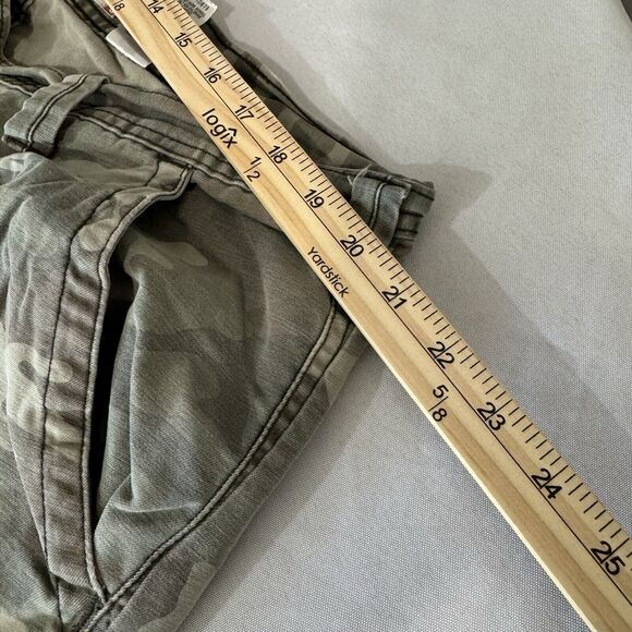 Levis Camo Cargo Shorts Mens Size 42 US - Picture 8 of 12